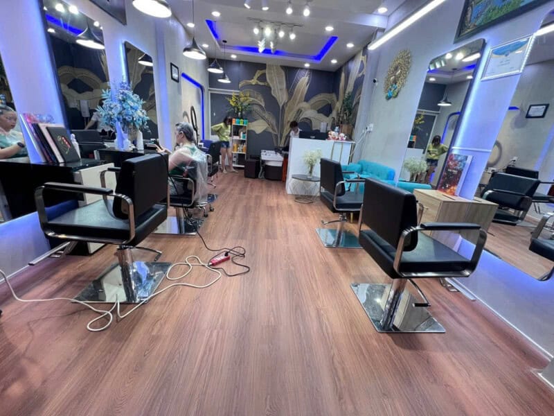 Sàn nhựa giả gỗ hèm khoá hoàn thiện