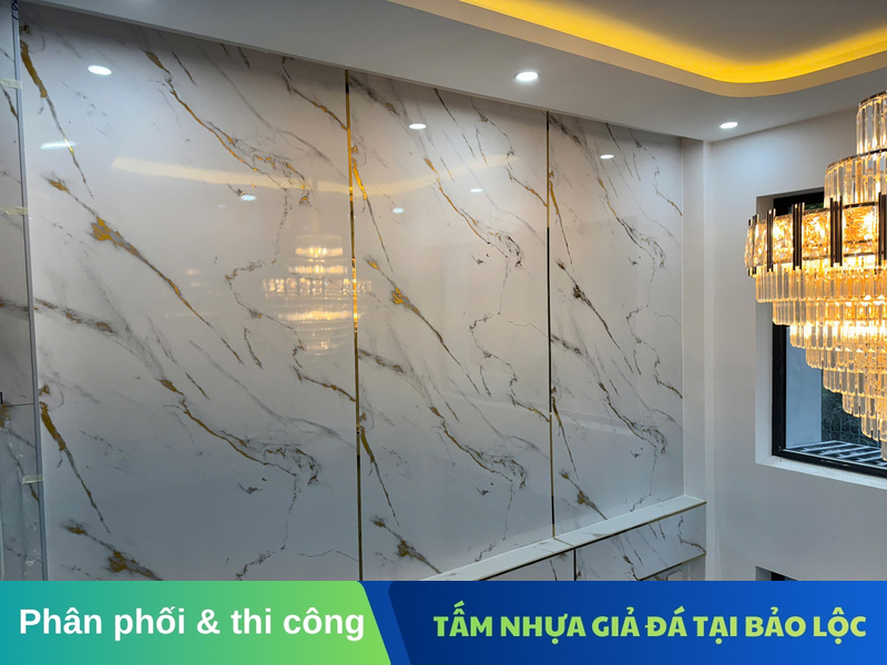 mau-op-tuong-pvc-dat-vang-bamboodecor