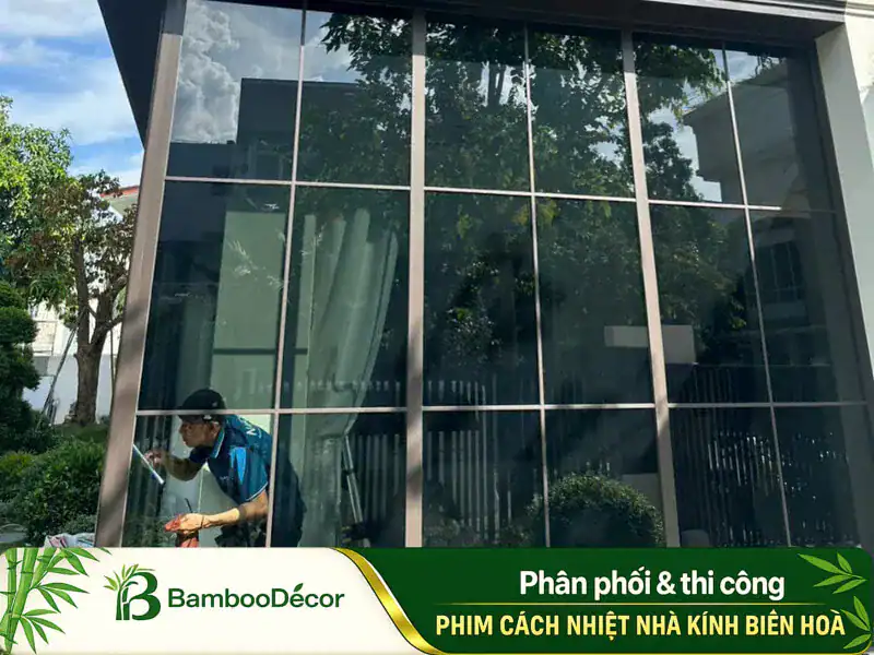 Thi công phim cách nhiệt dán kính Biên Hoà