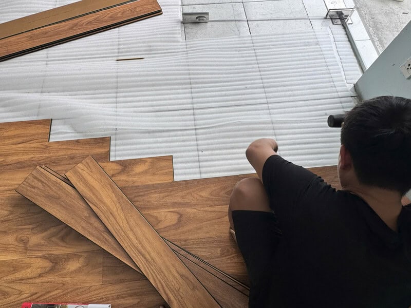 Thi công sàn gỗ KOSMOS tại Lộc Tiến