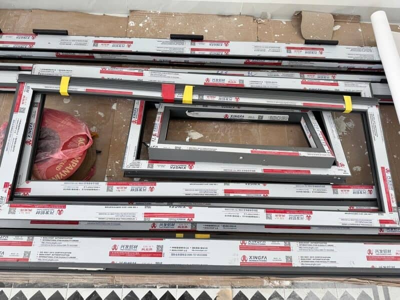 Báo Giá Cửa Nhôm Xingfa Tân An Mới Nhất 2026 (Chính hãng tem đỏ) 2 Lắp đặt cửa nhôm xingfa tại Tân An
