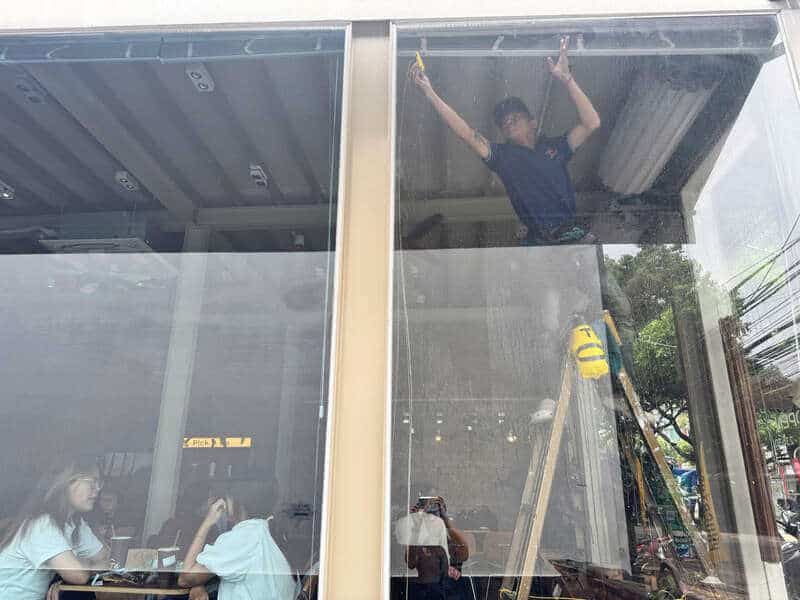 Thi công dán phim cách nhiệt chuyên nghiệp